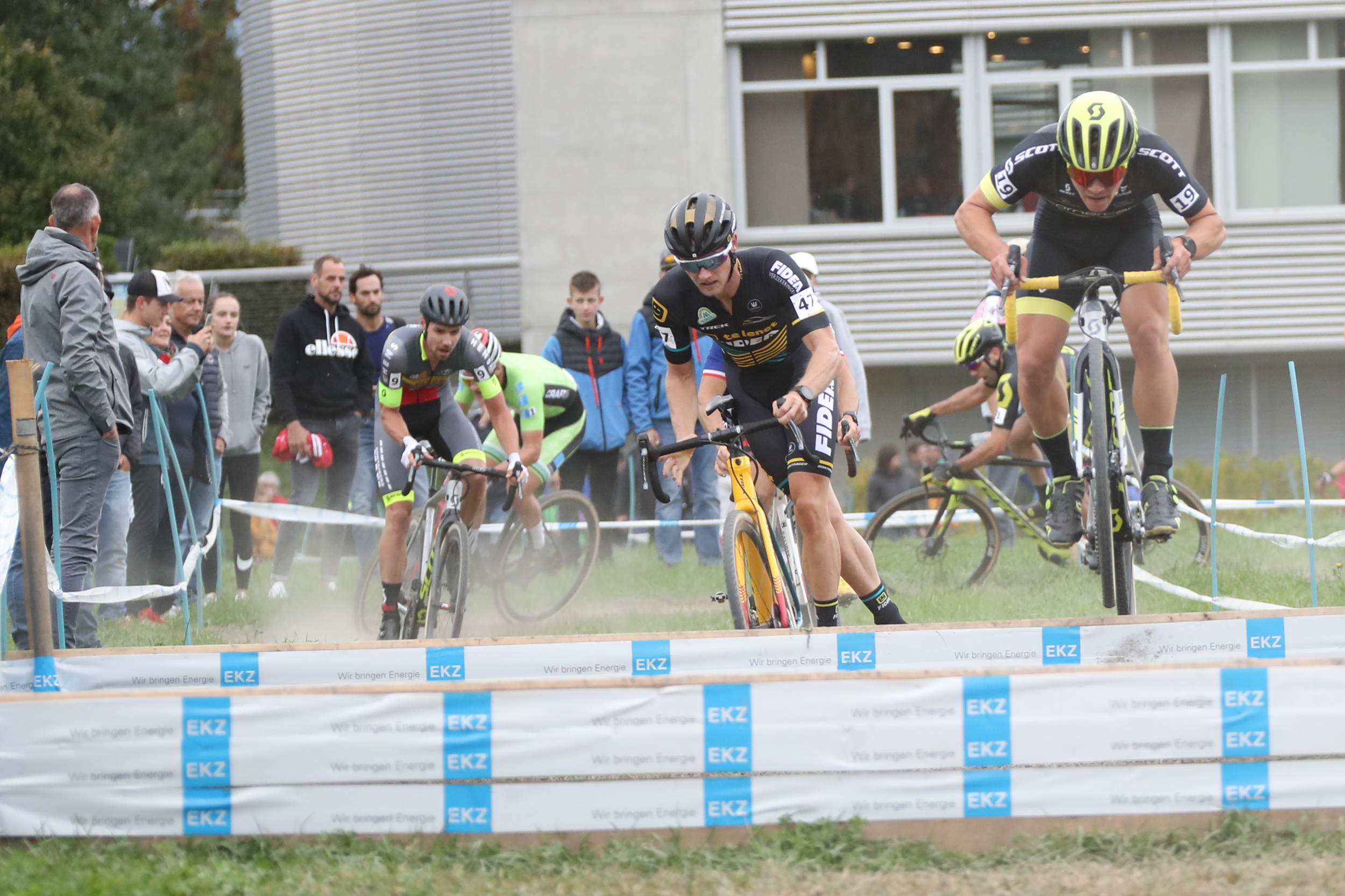 Cyclocross: L'étape aiglonne de l'EKZ Cross Tour a rassemblé plus de 450 coureurs